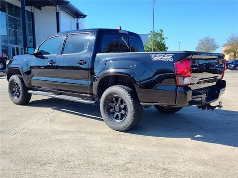 Used 2023 Toyota Tacoma SR image 4