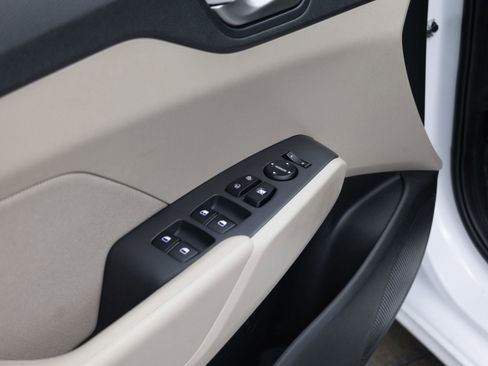 Used 2022 Hyundai Accent SE image 17