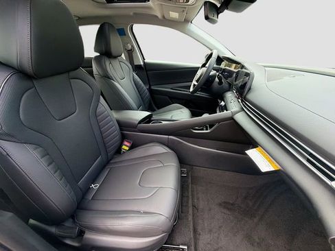 New 2026 Hyundai Elantra Limited FWD image 30