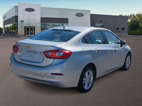 Used 2017 Chevrolet Cruze LT w/ Convenience Package image 11
