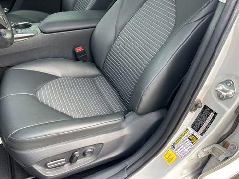 Used 2023 Toyota Camry SE w/ Convenience Package FWD image 9