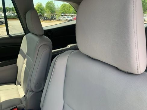 Used 2021 Honda Pilot Touring image 13