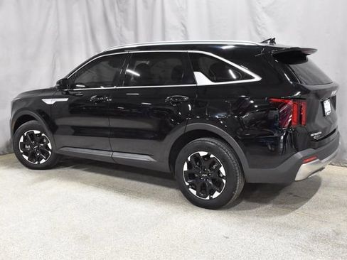 Used 2024 Kia Sorento S image 6