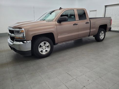 Used 2018 Chevrolet Silverado 1500 LT w/ Trailering Package image 2
