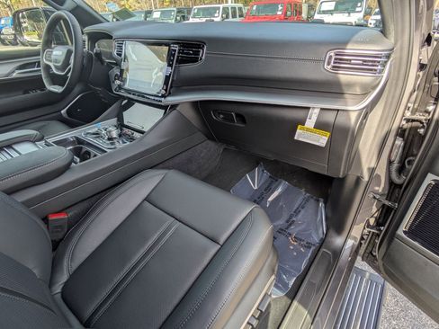 New 2026 Jeep Grand Wagoneer Limited image 29