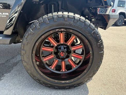 Used 2017 Jeep Wrangler Unlimited Sahara AWD/4WD image 14