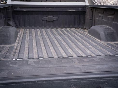 Used 2024 Chevrolet Silverado 2500 LT w/ Convenience Package image 8