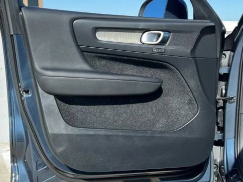 Used 2019 Volvo XC40 T5 Inscription image 12