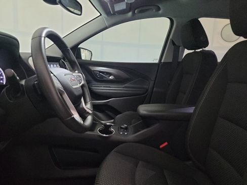 Used 2024 GMC Terrain SLE w/ Driver Convenience Package FWD image 17