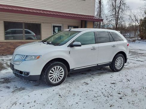 Used 2014 Lincoln MKX FWD image 2