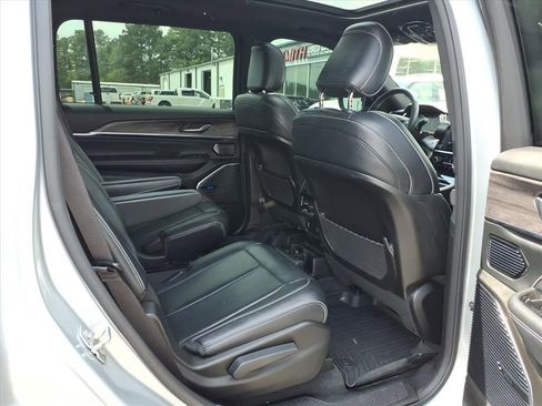 Used 2022 Jeep Grand Cherokee L Overland AWD/4WD image 12