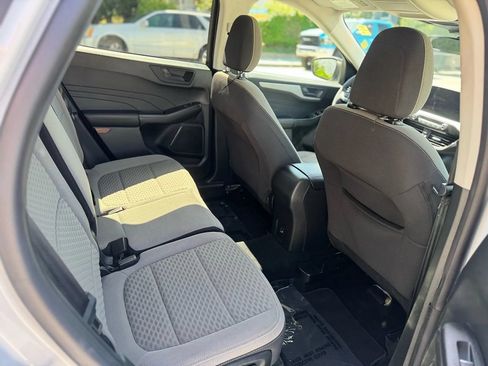 Used 2022 Ford Escape SE FWD image 13