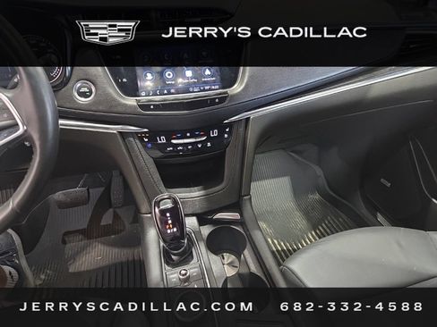 Used 2022 Cadillac XT5 Premium Luxury w/ LPO, Floor Liner Package FWD image 10