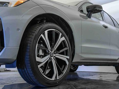 Certified 2025 Volvo XC60 B5 Ultra w/ Protection Package Premier image 9