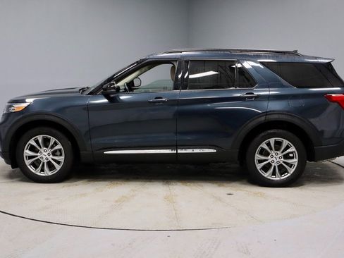 Certified 2022 Ford Explorer XLT w/ Equipment Group 202A image 10