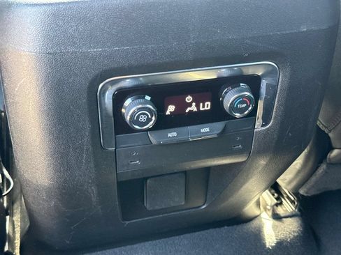 Used 2025 Chevrolet Suburban LT AWD/4WD image 15