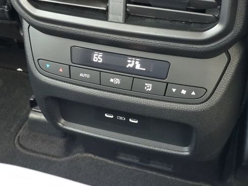 Used 2024 Honda Pilot Touring image 20