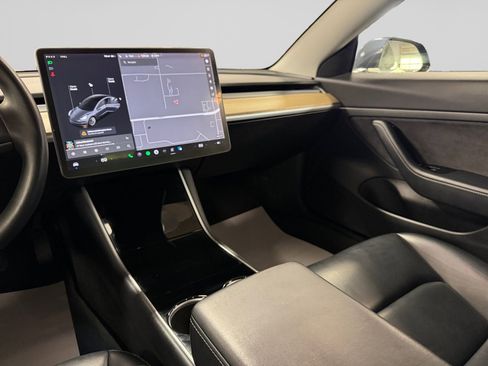 Used 2020 Tesla Model 3 Standard Range RWD image 18
