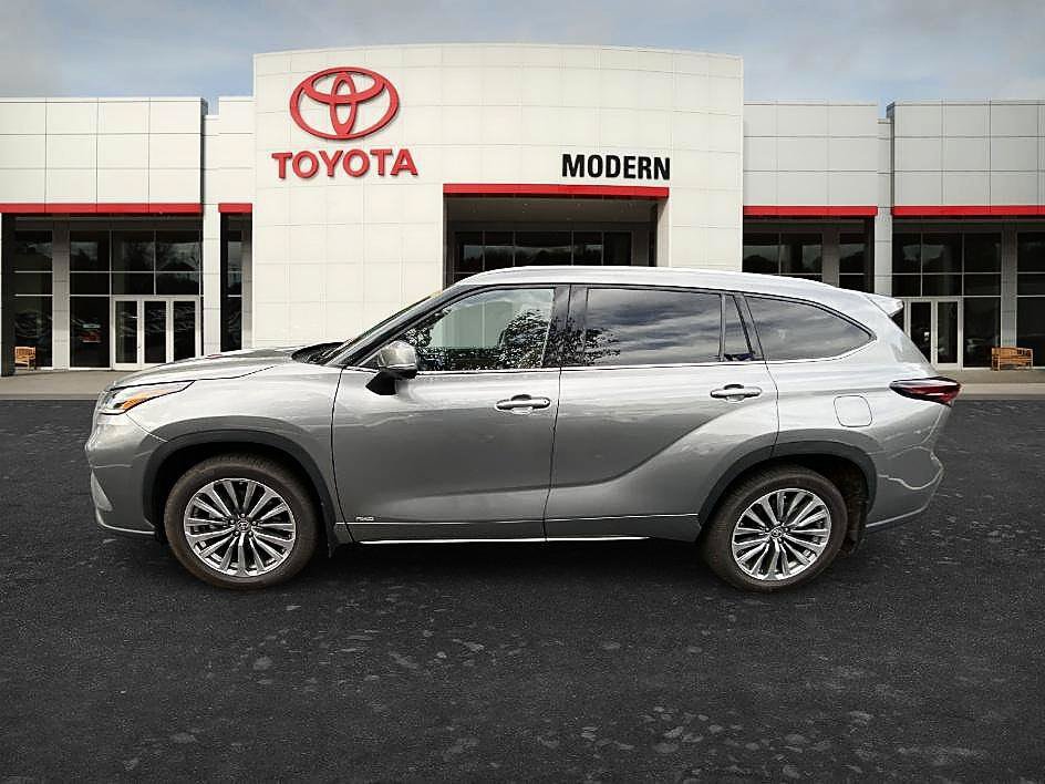 Used 2025 Toyota Highlander Limited AWD/4WD image 8