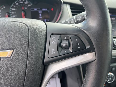 Used 2020 Chevrolet Trax LT w/ LT Convenience Package AWD/4WD image 9