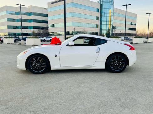 Used 2017 Nissan 370Z Coupe RWD image 6