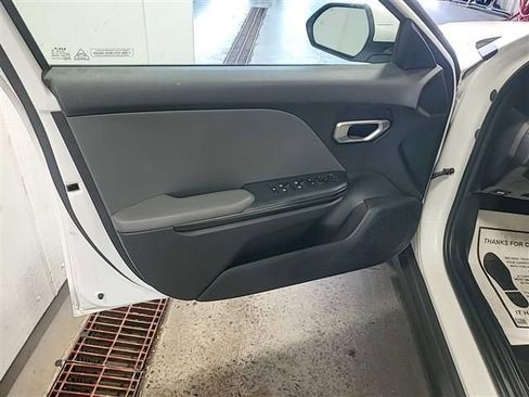Used 2025 Kia K4 LXS image 10