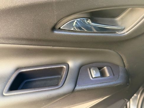 Used 2022 Chevrolet Equinox LT image 17