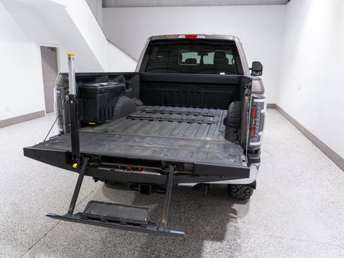 Used 2018 Ford F250 XLT w/ XLT Premium Package AWD/4WD image 11