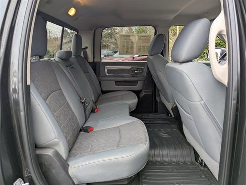 Used 2017 RAM 1500 Classic SLT w/ SLT Plus D￩cor Group image 34