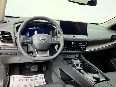 Used 2025 Nissan Rogue Platinum w/ Platinum Premium Package AWD/4WD image 13
