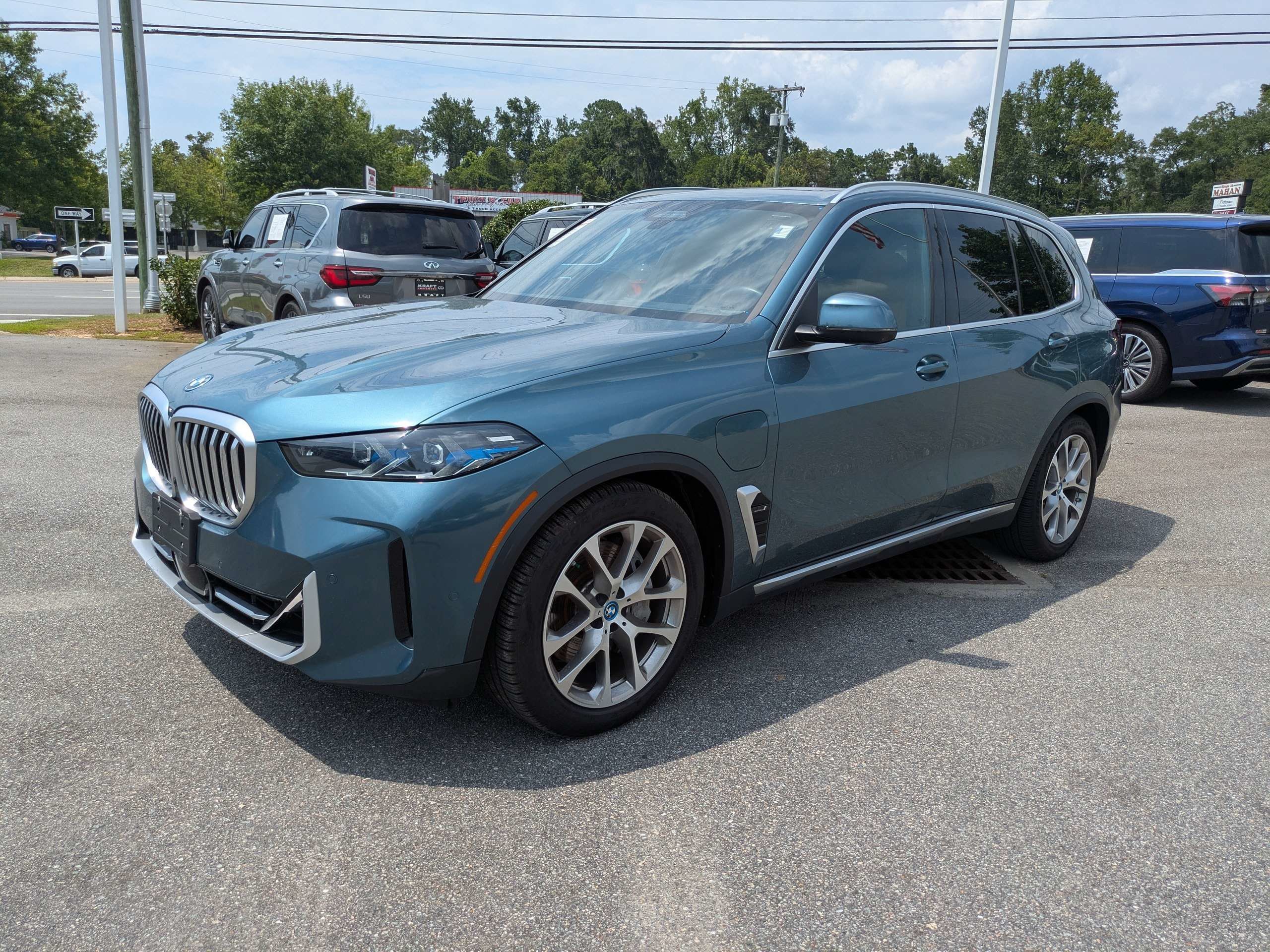 Used 2024 BMW X5 xDrive50e w/ Premium Package AWD/4WD image 8