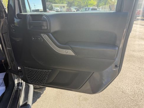 Used 2018 Jeep Wrangler Unlimited Sport S AWD/4WD image 17
