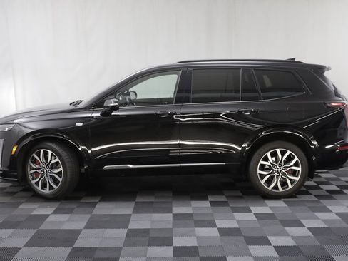 Used 2023 Cadillac XT6 Sport w/ Technology Package AWD/4WD image 4