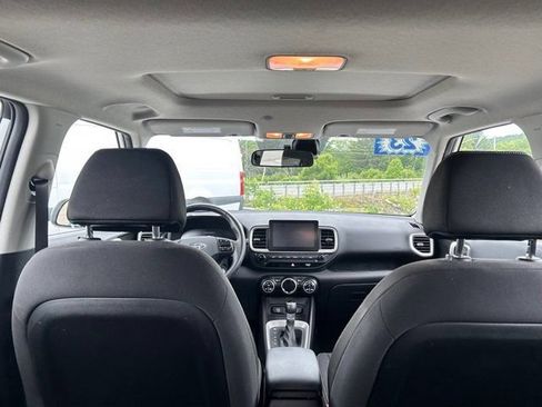 Used 2023 Hyundai Venue SEL w/ Cargo Package FWD image 11