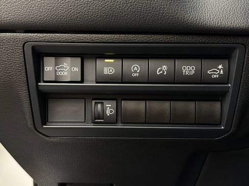 Used 2025 Toyota Tundra Limited w/ Nightshade Package AWD/4WD image 29