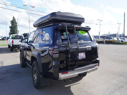 Used 2025 Toyota 4Runner Trailhunter image 10