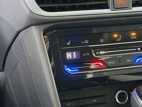 New 2026 Volkswagen Taos SE FWD image 20