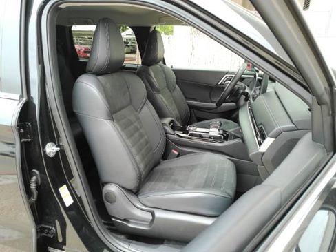 Used 2025 Mitsubishi Outlander SE FWD image 22