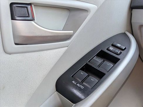 Used 2013 Toyota Prius Two FWD image 4