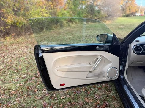 Used 2013 Volkswagen Beetle 2.5 image 12