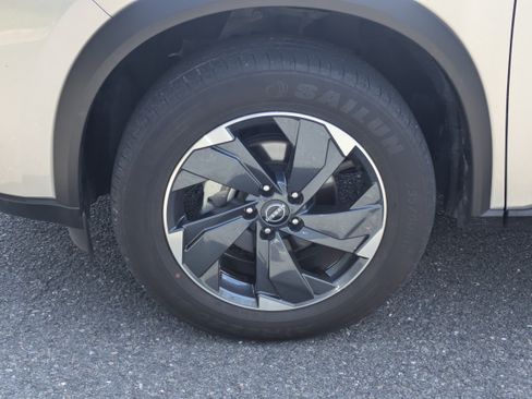 Used 2024 Nissan Rogue SV FWD image 10