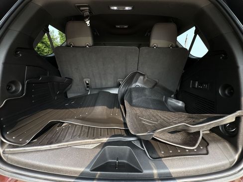Used 2022 Chevrolet Tahoe Z71 w/ Luxury Package AWD/4WD image 38