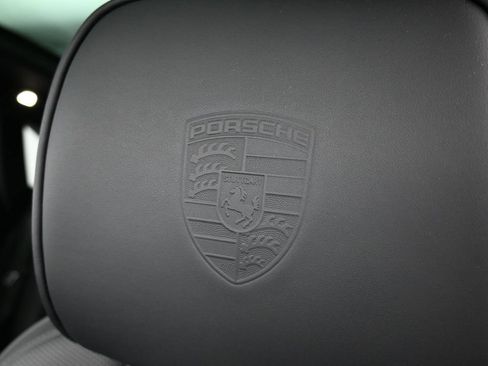 Certified 2026 Porsche Macan AWD/4WD image 11