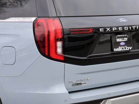 Used 2025 Ford Expedition Platinum w/ Driver's Package image 7