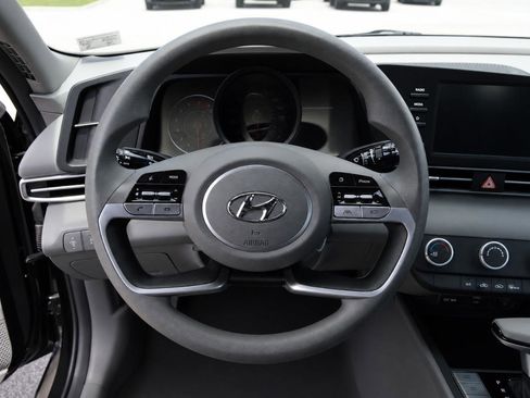 Used 2023 Hyundai Elantra SE FWD image 10
