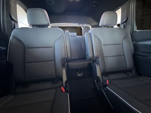 Used 2025 Buick Enclave Preferred image 18