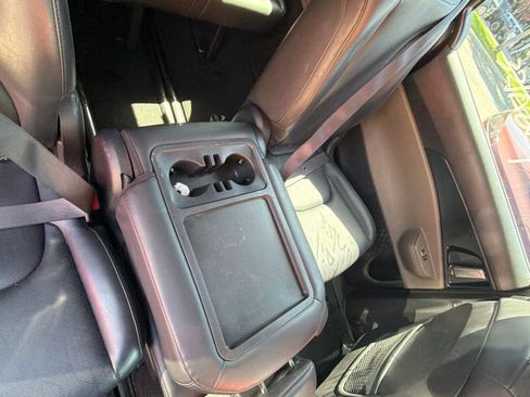 Used 2025 Kia Carnival FWD image 12