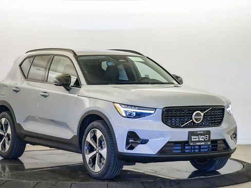 New 2026 Volvo XC40 B5 Plus w/ Protection Package Premier image 6