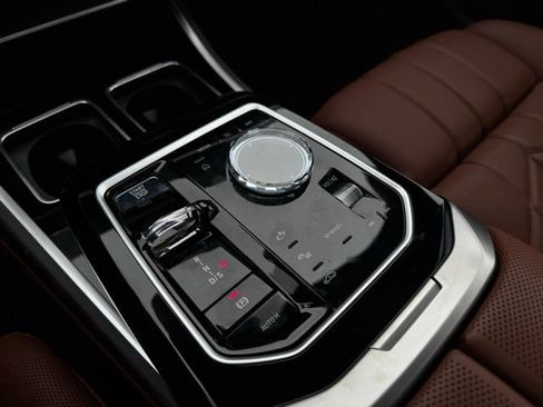 Certified 2023 BMW 760i xDrive w/ Executive Package image 35