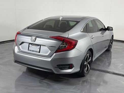 Used 2017 Honda Civic Touring image 5